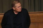 Актер Юрий Стоянов во время церемонии прощания с Дмитрием Брусникиным, 13 августа 2018 года