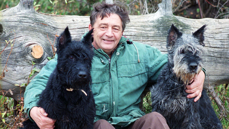 Эдуард Успенский со своими собаками, 1995&nbsp;год