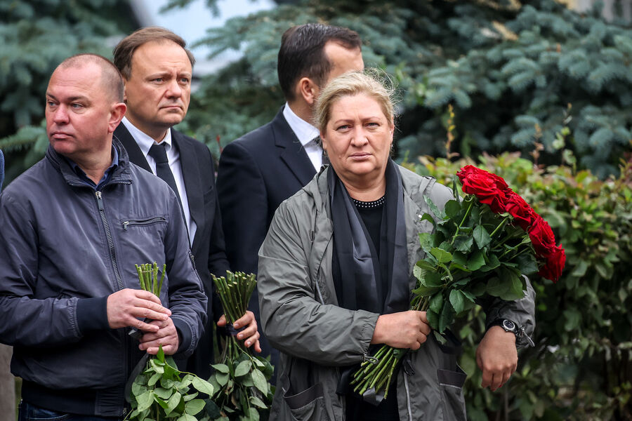 Председатель Комитета по&nbsp;градостроительству и архитектуре Санкт-Петербурга Юлия Киселева перед&nbsp;началом церемонии захоронения бывшего министра транспорта РФ Романа Старовойта, которое состоится на&nbsp;Смоленском кладбище в&nbsp;Санкт-Петербурге, 11&nbsp;июля 2025&nbsp;года