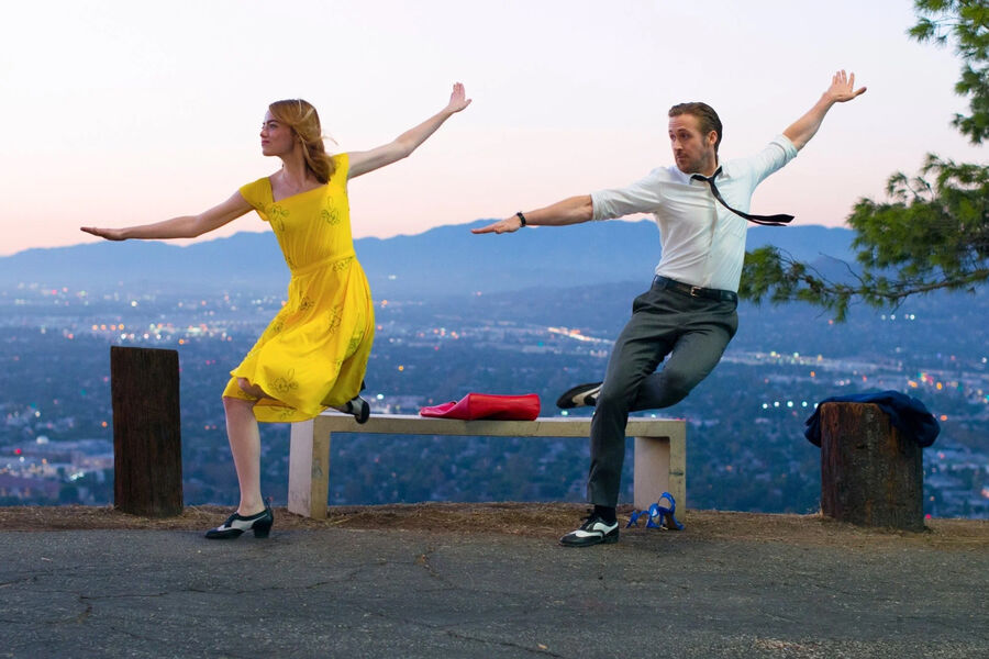 <b>&laquo;Ла-Ла Ленд&raquo; (2016) </b>
<br><br>
Лучший мюзикл в&nbsp;истории с&nbsp;прекрасными Гослингом и Стоун (которые были отмечены за&nbsp;свои роли на&nbsp;&laquo;Оскаре&raquo; и &laquo;Золотом Глобусе&raquo;) &mdash; и еще более прекрасной, хоть и очень грустной историей любви. Дэмьен Шазелл, автор идеи, вынашивал музыкальную мелодраму с&nbsp;внушительным бюджетом много лет, однако ни одна студия не была готова вложиться в&nbsp;проект, считая жанр убыточным. В&nbsp;итоге лента заработала в&nbsp;мировом прокате более полумиллиарда долларов.