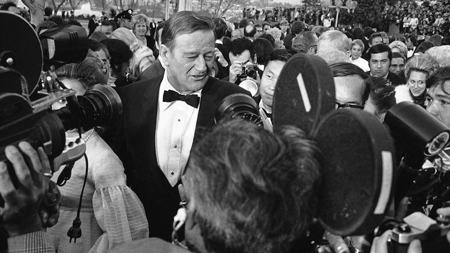 Джон Уэйн на 42-й церемонии вручения наград премии «Оскар», 1970 год