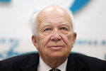 Сын Н.Хрущева Сергей Хрущев на пресс-конференции, посвященной презентации его книги «Трилогия об отце», 2010 год