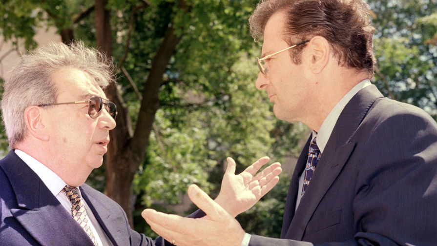 Евгений Примаков (слева) и Клаус Кинкель во время встречи в Москве, 1998 год