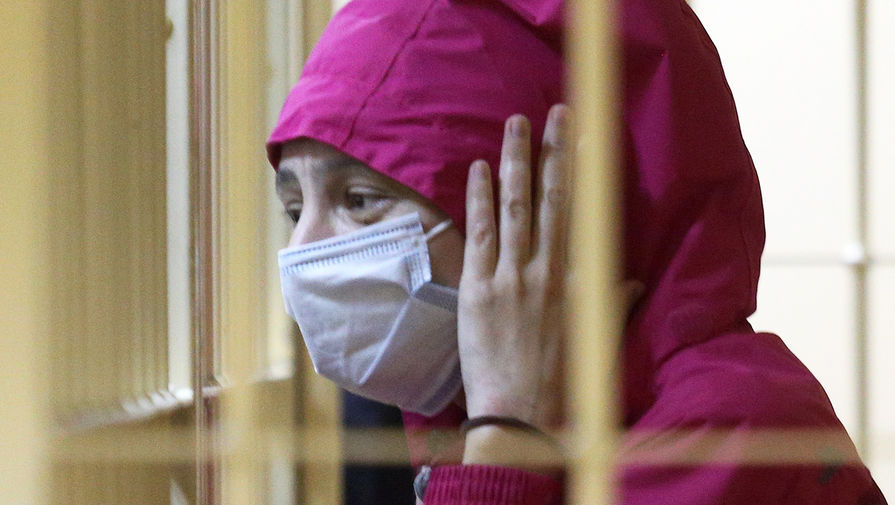 Обвиняемая в убийстве мужа-рэпера Энди Картрайта Марина Кохал во время избрания меры пресечения в Смольнинском районном суде в Санкт-Петербурге, 3 августа 2020 года