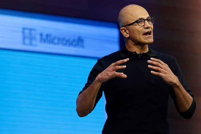 <b>Глава Microsoft Сатья Наделла</b> пришел на&nbsp;работу в&nbsp;компанию в&nbsp;1992 году, где развивал онлайн-сервисы, продвигал облачные технологии и руководил бизнес-подразделением корпорации. В&nbsp;феврале 2014&nbsp;года Наделла сменил Стива Балмера на&nbsp;посту главы Microsoft.
