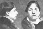 Вернувшись в Париж 13 февраля 1917 года, Мата Хари была тотчас же арестована. Ее обвинили в передаче противнику сведений, которые привели к гибели нескольких дивизий солдат. 15 октября Мату Хари расстреляли.
<br><br>На фото: Мата Хари в тюрьме перед казнью
