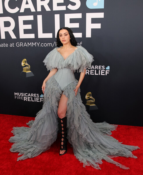 Певица Charli XCX, победившая в&nbsp;номинации «Лучшая упаковка пластинки» на&nbsp;67-й церемонии вручения премии &laquo;Грэмми&raquo;, 3&nbsp;февраля 2025&nbsp;года