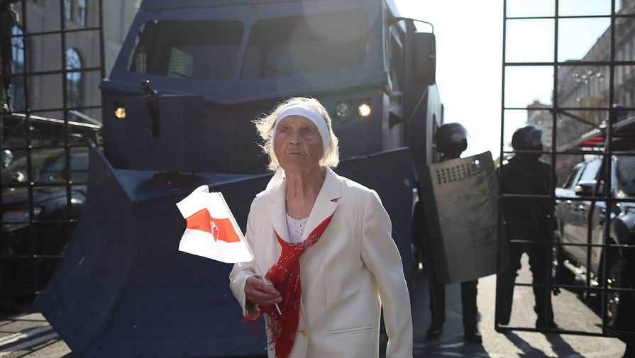 Участница акции протеста в&nbsp;Минске, 30 августа 2020 года
