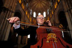 Мстислав Ростропович играет в&nbsp;соборе аббатства Везеле, Франция, 1991&nbsp;год