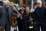 Актеры Станислав Любшин (слева) и Борис Щербаков (справа) перед началом церемонии прощания с режиссером Дмитрием Брусникиным, 13 августа 2018 года