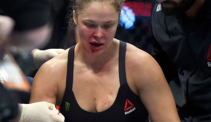 Ронда Роузи во время главного поединка турнира UFC 193&nbsp;на&nbsp;арене Etihad Stadium в&nbsp;Мельбурне