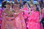 Певица Тейлор Свифт и певица Шанайя Твейн на The American Music Awards-2019