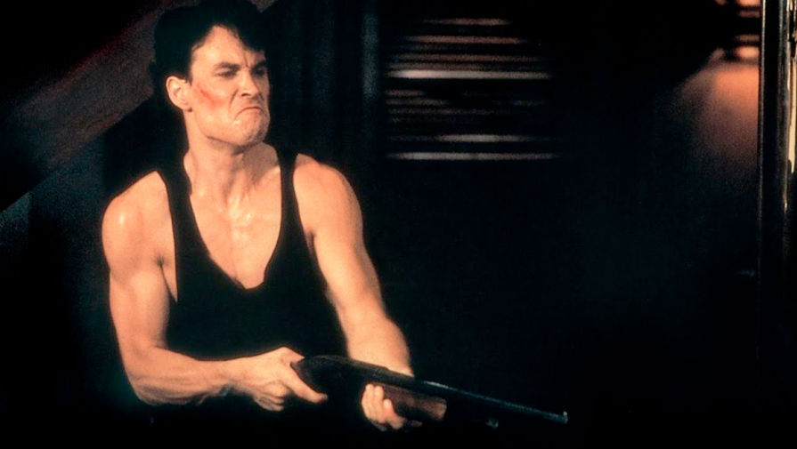 Кадр из фильма «Беглый огонь» (1992)