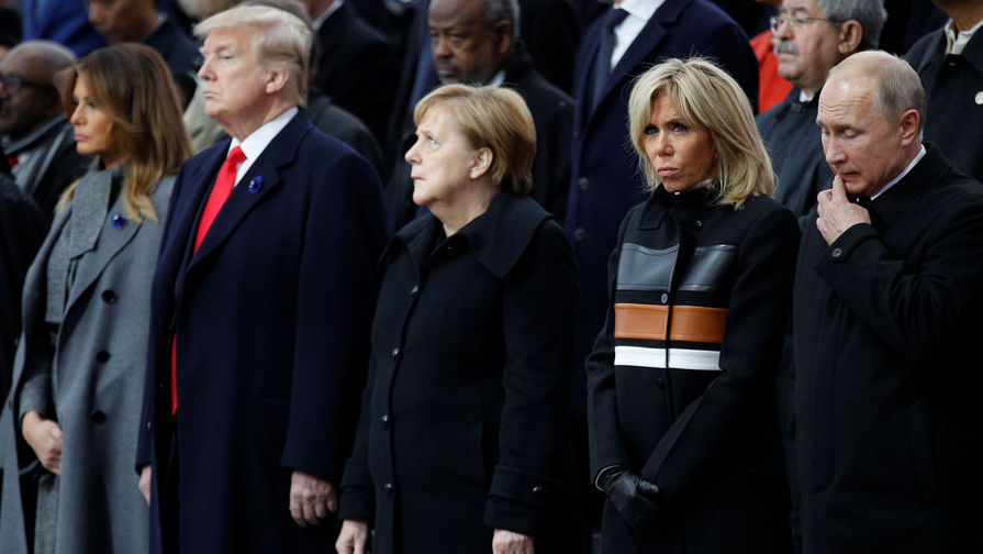 Слева направо: Меланья и Дональд Трамп, Ангела Меркель, Брижит Макрон и Владимир Путин