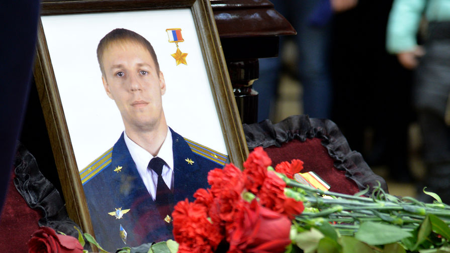 Церемония прощания с погибшим в Сирии летчиком Романом Филиповым в Воронеже, 8 февраля 2018 года