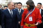 Глава правительства РФ Владимир Путин и путешественник Федор Конюхов на&nbsp;площади Сухэ-Батора в&nbsp;Улан-Баторе во время церемонии старта Международной научной экспедиции &laquo;По следам Великого Шелкового пути&raquo;, 2009&nbsp;год
