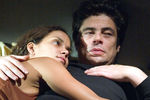 Холли Берри и Бенисио дель Торо в фильме «То, что мы потеряли» (2007)