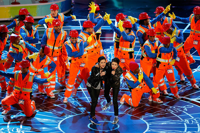 Дуэт Tegan and Sara выступает на церемонии вручения премии «Оскар»