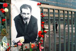 Фотография тележурналиста Владислава Листьева около телецентра «Останкино» в день его убийства, 1995 год 