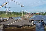 Разрушенная дорога в подтопленном городе Тулуне, 30 июня 2019 года