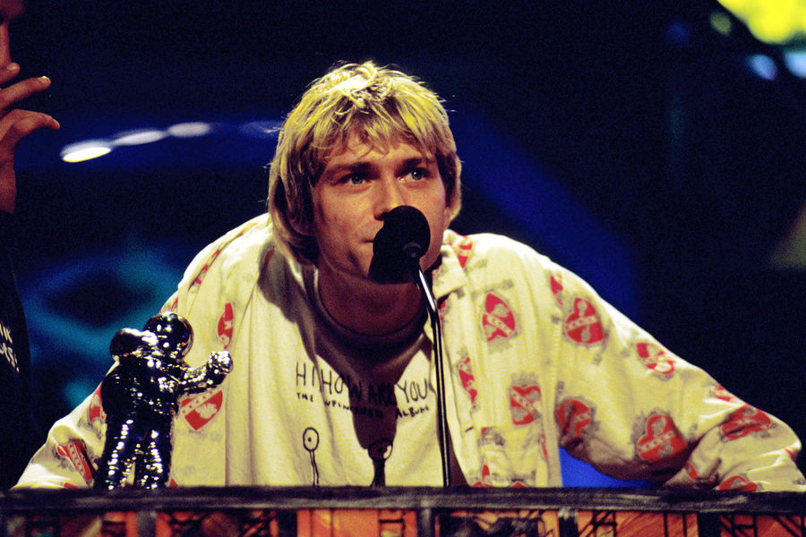 Курт Кобейн получает награду на&nbsp;церемонии MTV Video Music Awards 1992&nbsp;года