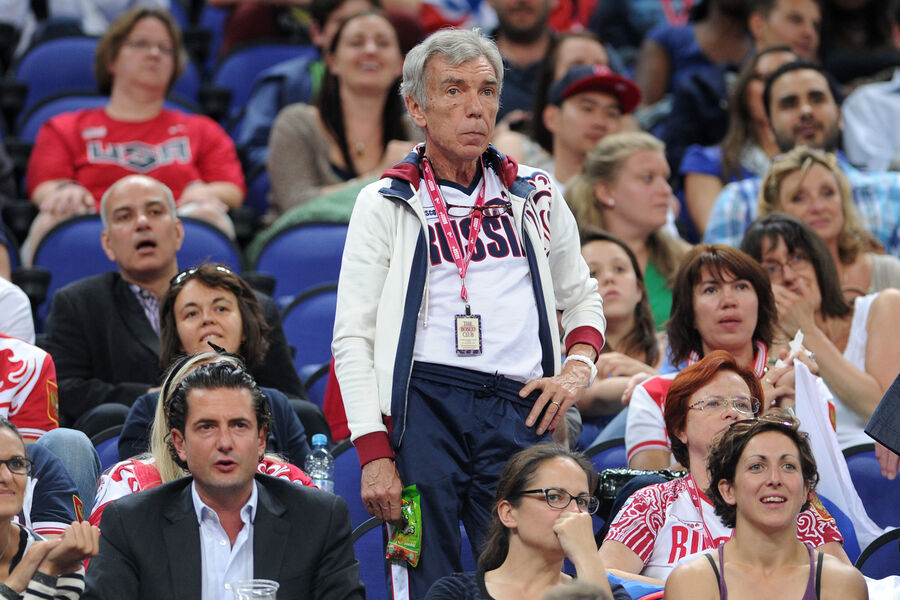 Телеведущий Юрий Николаев на&nbsp;трибуне на&nbsp;XXX летних Олимпийских играх в&nbsp;Лондоне, 2012&nbsp;год