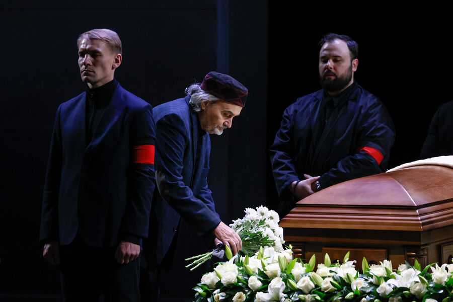 Церемония прощания с&nbsp;народным артистом России Владимиром Симоновым в&nbsp;Театре им. Евгения Вахтангова в&nbsp;Москве, 12&nbsp;ноября 2025&nbsp;года