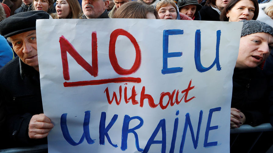 Участники протестной акции оппозиции в Киеве