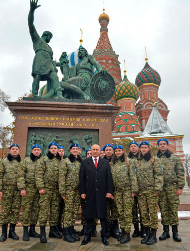 Президент Владимир Путин с воспитанниками военно-патриотического центра «Вымпел»