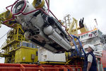 Британский подводный аппарат LR5 на борту норвежского судна Normand Pioneer в порту Тронхейма перед отправлением к месту крушения российской АПЛ «Курск» в Баренцевом море, 17 августа 2000 года