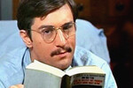 Первую главную роль Де Ниро исполнил в фильме <b>«Приветствия» (1968)</b>. Он сыграл одного из трех мужчин, которые избегают призыва на войну во Вьетнам.
