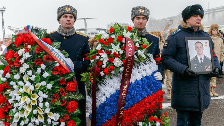 Церемония прощания с погибшим в Сирии летчиком Романом Филиповым в Воронеже, 8 февраля 2018 года