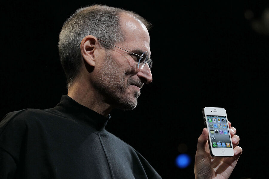 Стив Джобс во время презентации iPhone 4, 2010&nbsp;год