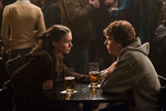 <b>«Социальная сеть» (2010)</b>
<br><br>
В том же 2010 году в прокат вышел фильм Дэвида Финчера «Социальная сеть», где у Мары была не столь внушительная роль, зато это был не второсортный хоррор-ремейк, а Дэвид Финчер. В ленте об истории создании Facebook (владелец компания Meta признана в России экстремистской и запрещена) актриса сыграла Эрику Олбрайт — девушку, бросившую Марка Цукерберга незадолго до того, как он сказал: «Все, кто был со мной внизу, пристегнитесь, мы взлетаем». При этом Мара так понравилась режиссеру, что он позвал ее на главную роль в своей следующий проект, которой окончательно закрепил за ней звездный статус.