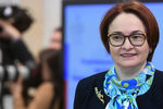 Председатель Центрального банка РФ Эльвира Набиуллина перед заседанием Межрегионального банковского совета в Москве, апрель 2019 года