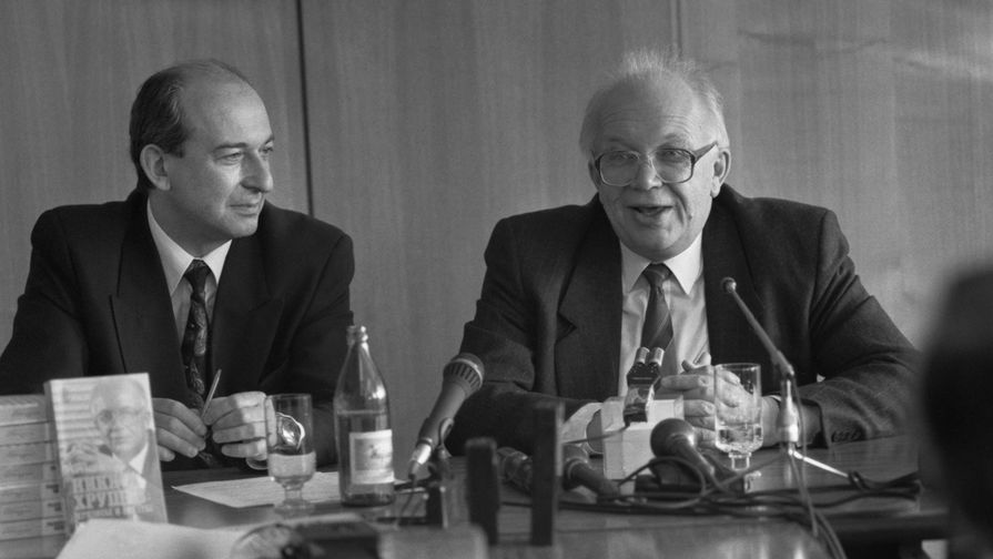 Сергей Хрущев во время пресс-конференции, 1994 год