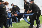 Во время несанкционированной акции оппозиции в поддержку экс-кандидата в президенты Белоруссии Виктора Бабарико в центре Минска, 14 июля 2020 года