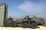 Зенитно-ракетный комплекс С-400 во время заступления на боевое дежурство на российской авиабазе Хмеймим для обеспечения безопасности полетов российской авиагруппы в Сирии