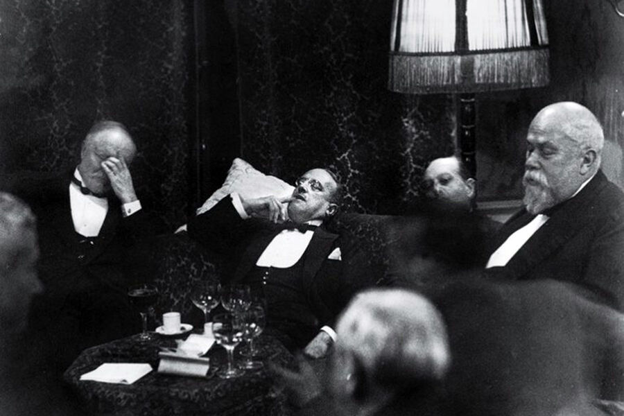 Эрих Саломон. &laquo;Сон министров&raquo;. 1930&nbsp;год
<br><br>Министры иностранных дел после заседания в&nbsp;Гааге по&nbsp;вопросу репараций Германии после Первой мировой войны