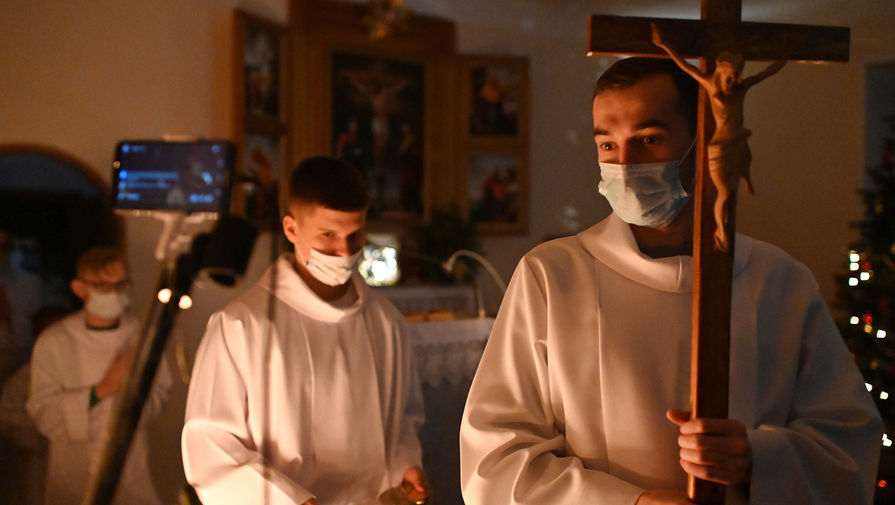 Празднование Рождества Христова в&nbsp;католическом храме Георгия Победоносца в&nbsp;Омске, 24 декабря 2020 года