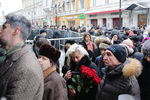 Люди около входа в МХТ имени Чехова во время церемонии прощания с Олегом Табаковым, 15 марта 2018 года