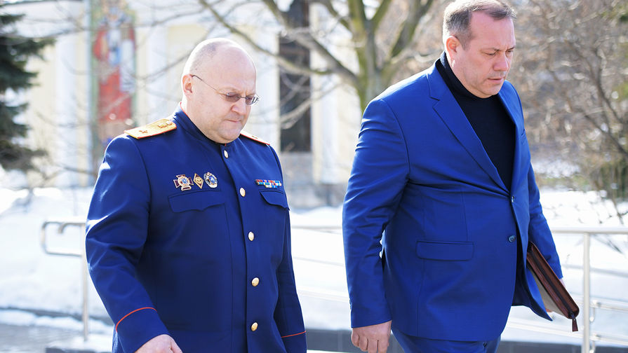 Руководитель ГСУ Следственного комитета России по&nbsp;городу Москве Александр Дрыманов у&nbsp;здания Мосгорсуда после допроса, март 2018 года