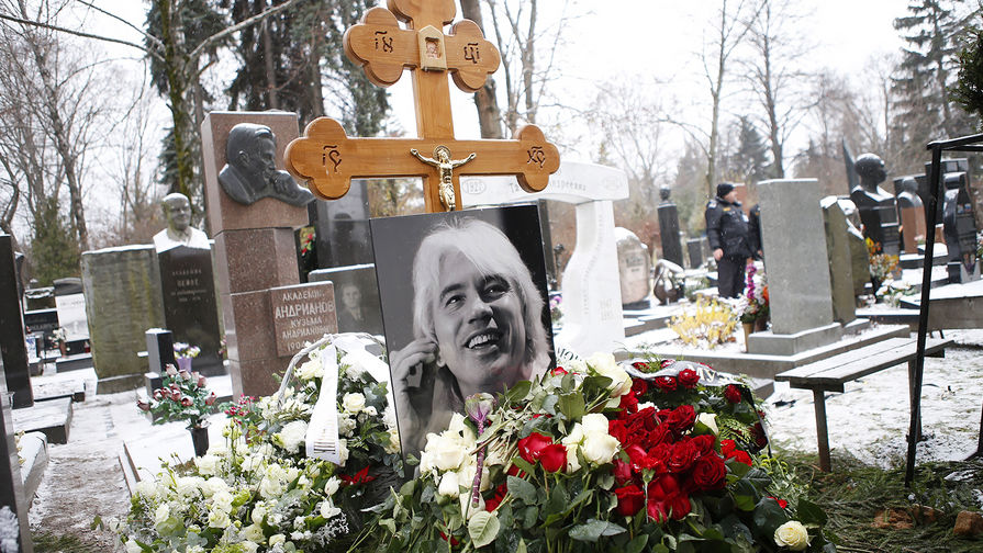 Могила Дмитрия Хворостовского на&nbsp;Новодевичьем кладбище в&nbsp;Москве, 28&nbsp;ноября 2017&nbsp;года