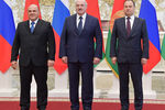 Председатель правительства России Михаил Мишустин, президент Белоруссии Александр Лукашенко и премьер-министр Белоруссии Роман Головченко (справа налево) во время встречи в Минске, 3 сентября 2020 года