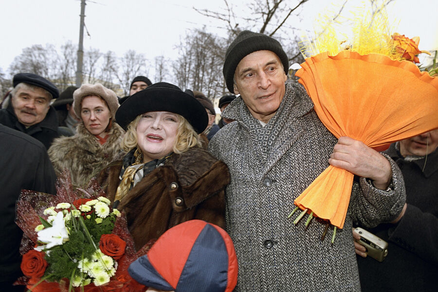 Народные артисты СССР Татьяна Доронина и Василий Лановой на&nbsp;церемонии закладки своих именных плит на&nbsp;Всероссийской киноаллее Славы киноконцерна &laquo;Мосфильм&raquo;, 2004&nbsp;год