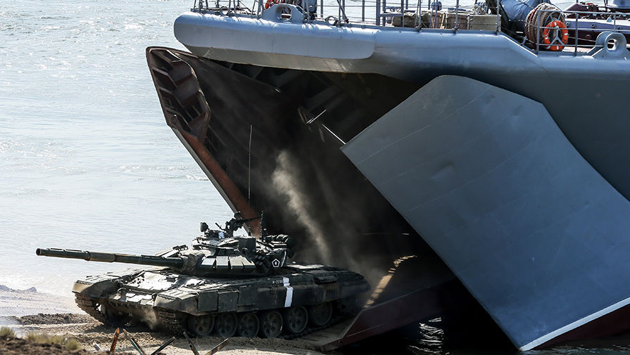 Танк Т-90 во время стратегических командно-штабных учений «Кавказ-2016» на полигоне Опук