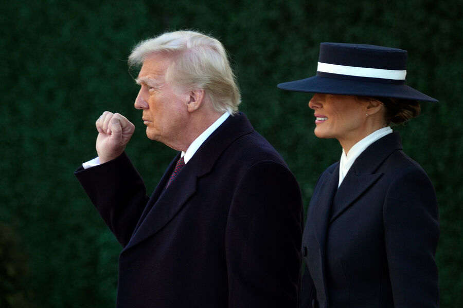 Дональд Трамп со своей женой Меланьей после церковной службы в&nbsp;епископальной церкви Святого Иоанна напротив Белого дома в&nbsp;Вашингтоне, 20&nbsp;января 2025&nbsp;года