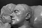Посмертная маска поэта Владимира Маяковского, снятая скульптором Сергеем Меркуловым