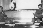 Встреча личного представителя Президента СССР академика Евгения Примакова (слева) с Президентом Ирака Саддамом Хусейном, 1990 год