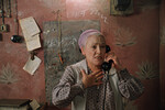 <b>Софья Пилявская в фильме «Покровские ворота»</b>
<br><br>
Софья Пилявская была приглашена в картину еще до утверждения сценария – Михаил Козаков был давним поклонником актрисы и видел в этой роли только ее. Обычно на предложения сниматься в кино актриса отвечала отказом, но у Козакова она работать согласилась. Режиссер был уверен, что картину скоро запустят. Однако больше года ему приходилось несколько раз переписывать сценарий, чтобы удовлетворить руководство. Когда об этом узнала Пилявская, она пошла на прием к председателю Гостелерадио Сергею Лапину, чтобы закончить длительную эпопею с запуском фильма. После встречи с актрисой Лапин дал добро.
